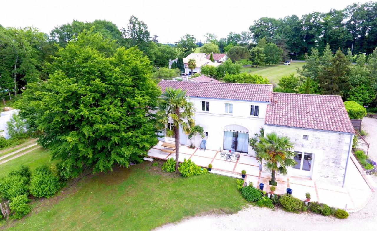 Le Logis De La Brumanderie - Saintes Fontcouverte  Luaran gambar