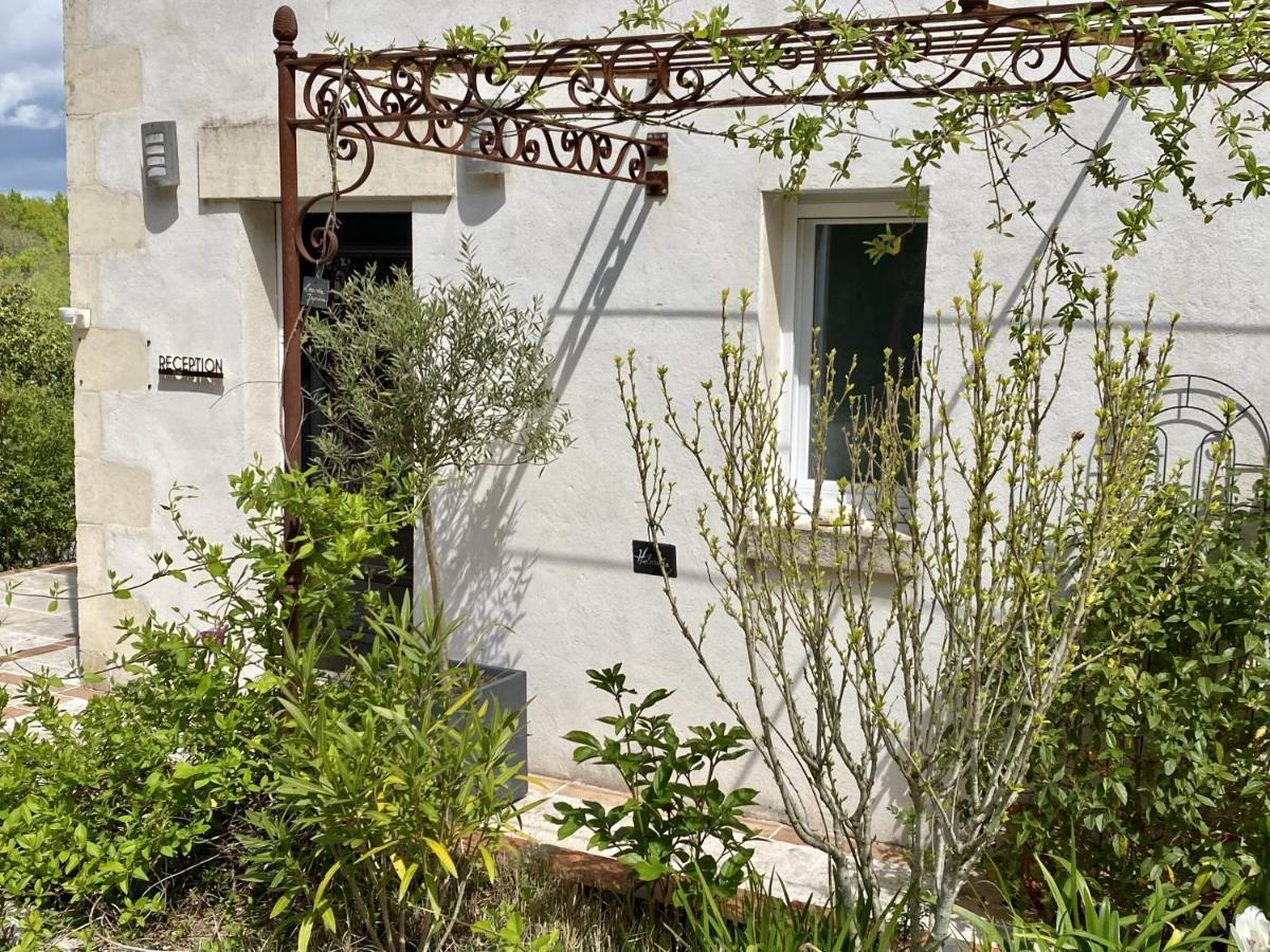 Le Logis De La Brumanderie - Saintes Fontcouverte  Luaran gambar